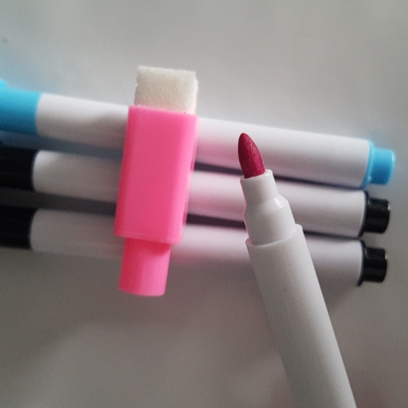 2/15$ NEW 4 pcs Erasable Magnetic Markers for White Boards (Small) - Picture 2 of 7